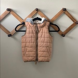 Old Navy hooded vest size 3T. Great condition!